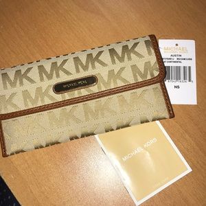 BRAND NEW Michaels Kors Wallet